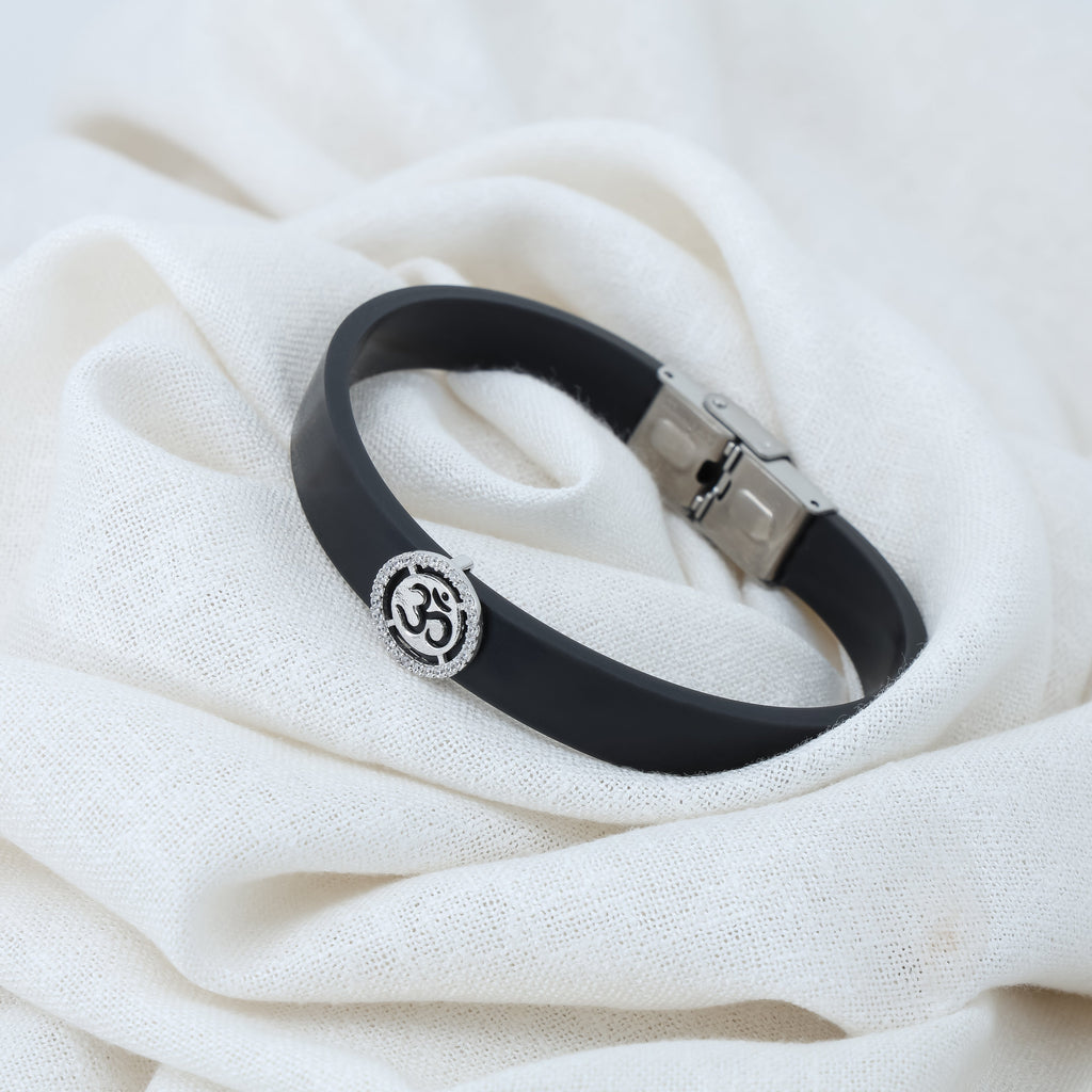 Classic Silver OM Wristband for man