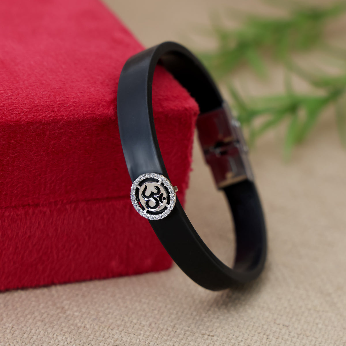 Classic Silver OM Wristband for man